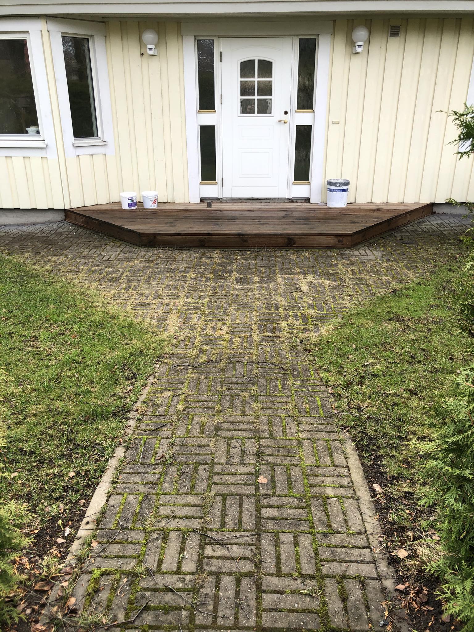 tänavakivide puhastamine