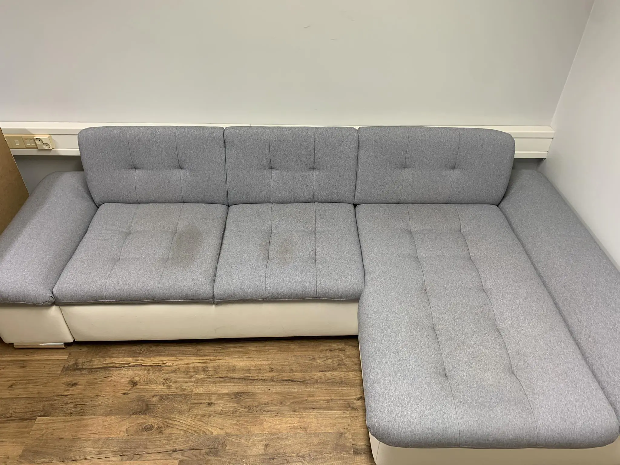 Nurgadiivani puhastus enne